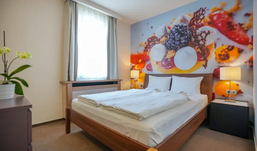 Imola Udvarhz Eger - Nyugdjas kedvezmnyes rak reggelis elltssal (1 jtl)