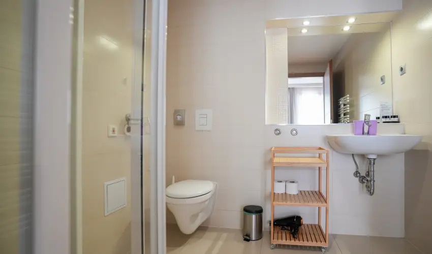 Imola Udvarhz Eger - Nyugdjas kedvezmnyes rak reggelis elltssal (1 jtl)