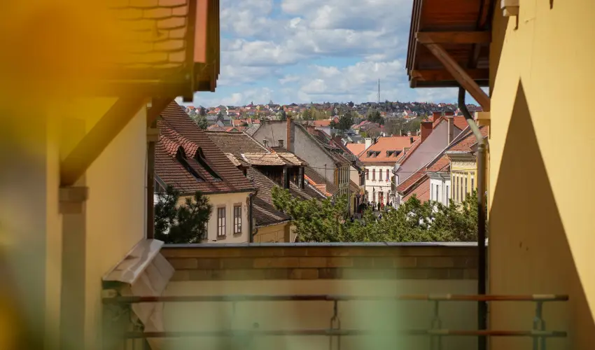 Imola Udvarhz Eger - Nyugdjas kedvezmnyes rak reggelis elltssal (1 jtl)