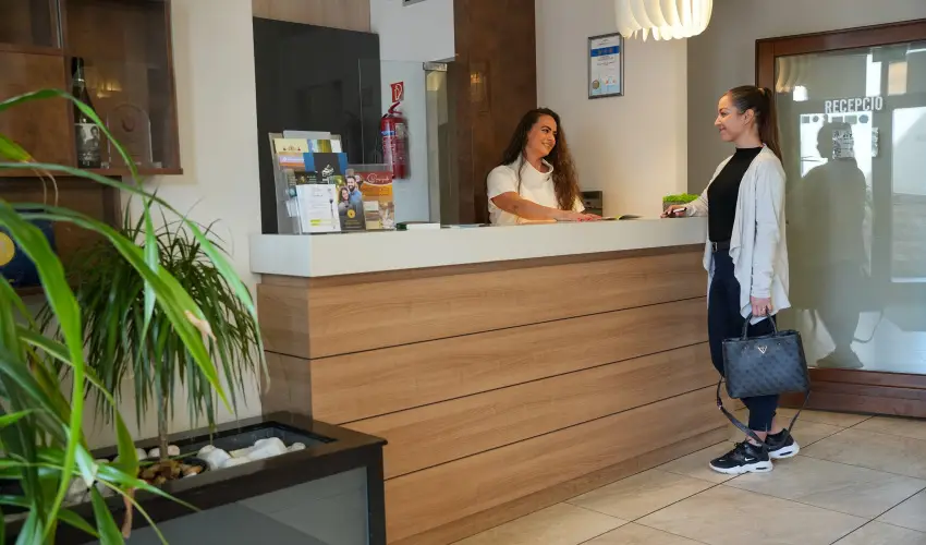 Imola Udvarhz Eger - Nyugdjas kedvezmnyes rak reggelis elltssal (1 jtl)