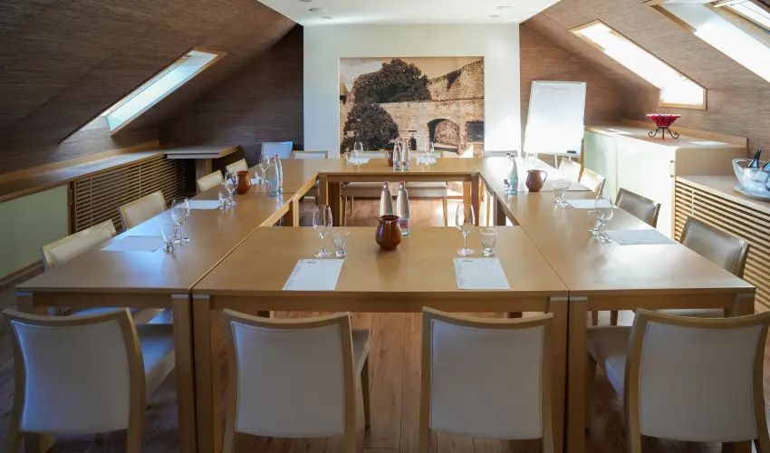 Imola Udvarhz Eger - Nyugdjas kedvezmnyes rak reggelis elltssal (1 jtl)