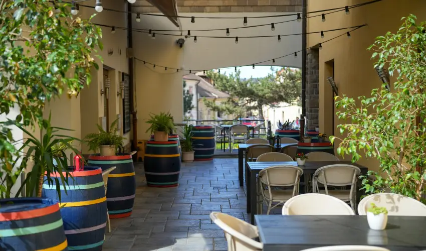 Imola Udvarhz Eger - Nyugdjas kedvezmnyes rak reggelis elltssal (1 jtl)