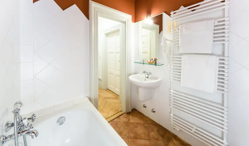 Krolyi Kastly Hotel & Restaurant  Fehrvrcsurg - Kedvezmnyes szobar flpanzival (min. 2 j)