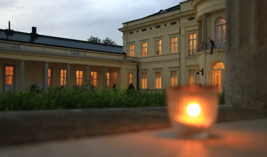 Krolyi Kastly Hotel & Restaurant  Fehrvrcsurg - Kedvezmnyes szobar flpanzival (min. 2 j)