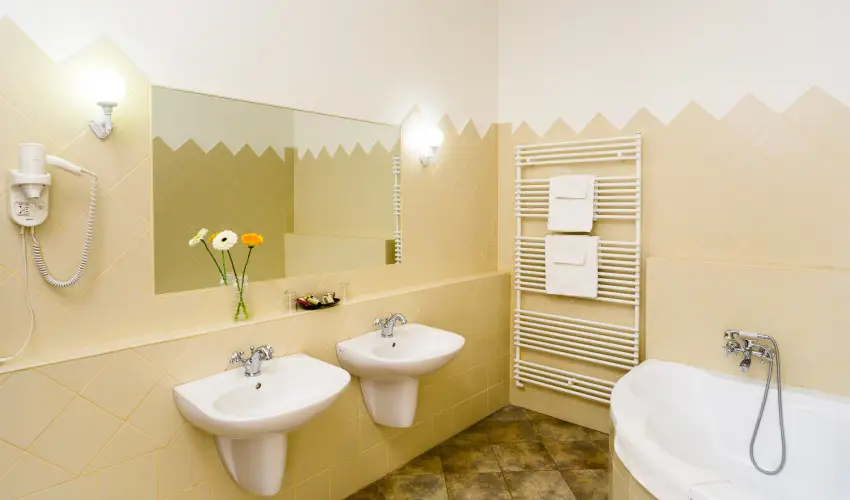 Krolyi Kastly Hotel & Restaurant  Fehrvrcsurg - Kedvezmnyes szobar flpanzival (min. 2 j)