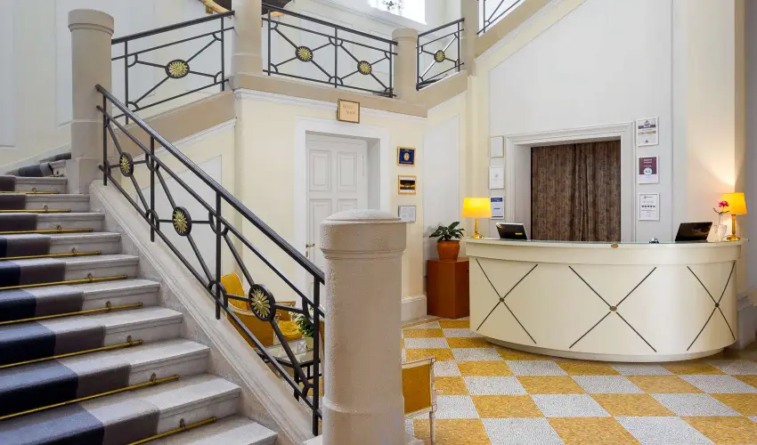 Krolyi Kastly Hotel & Restaurant  Fehrvrcsurg - Kedvezmnyes szobar flpanzival (min. 2 j)