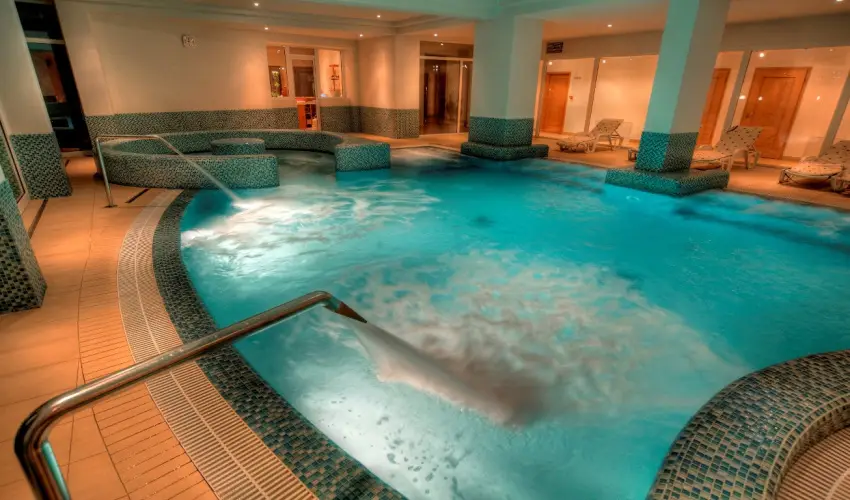 K�t Korona Konferencia & Wellness Hotel Balatonsz�rsz� - Nyugd�jas kedvezm�nyes �rak f�lpanzi�s ell�t�ssal (1 �jt�l)