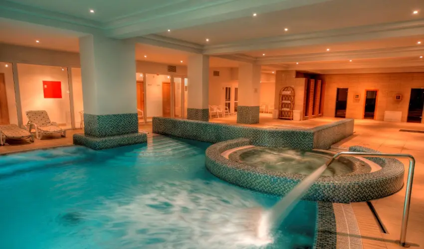 K�t Korona Konferencia & Wellness Hotel Balatonsz�rsz� - Nyugd�jas kedvezm�nyes �rak f�lpanzi�s ell�t�ssal (1 �jt�l)