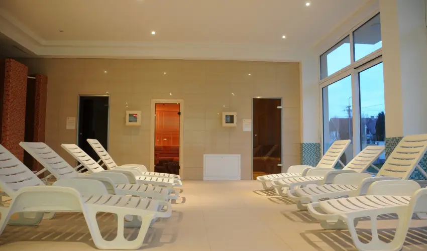 K�t Korona Konferencia & Wellness Hotel Balatonsz�rsz� - Nyugd�jas kedvezm�nyes �rak f�lpanzi�s ell�t�ssal (1 �jt�l)