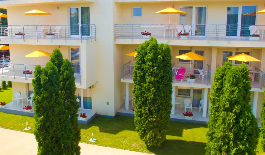 K�t Korona Konferencia & Wellness Hotel Balatonsz�rsz� - Nyugd�jas kedvezm�nyes �rak f�lpanzi�s ell�t�ssal (1 �jt�l)
