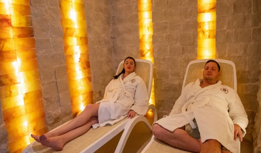 K�t Korona Konferencia & Wellness Hotel Balatonsz�rsz� - Nyugd�jas kedvezm�nyes �rak f�lpanzi�s ell�t�ssal (1 �jt�l)