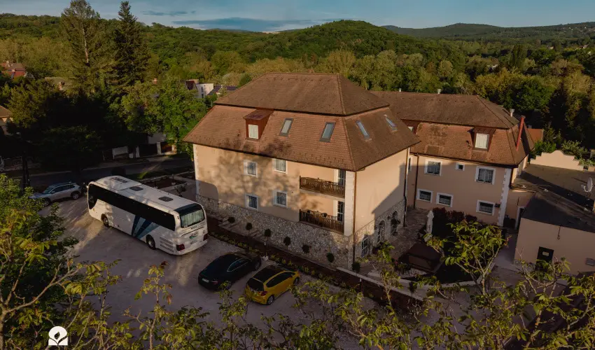 Kikelet Club Hotel Miskolctapolca - Nyugd�jas kedvezm�nyes �rak f�lpanzi�s ell�t�ssal (1 �jt�l)