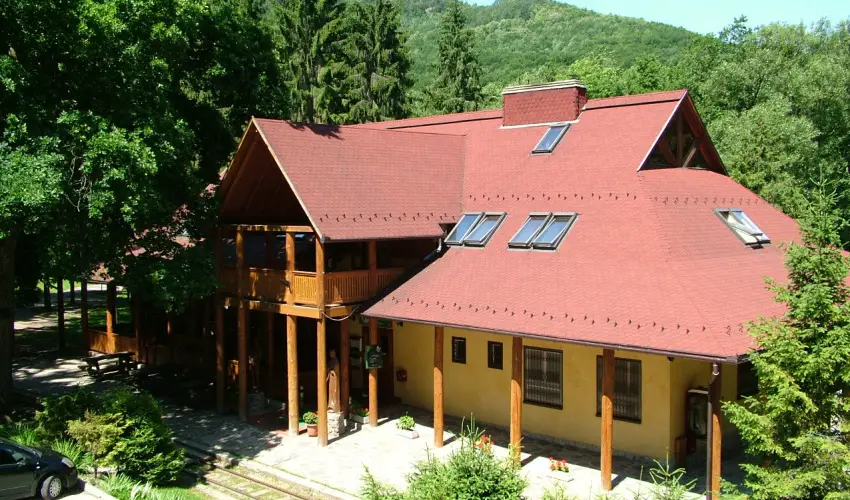 K�kapu Vad�szkast�ly �s Hotel & Apartments Nagyhuta - Nyugd�jas kedvezm�nyes �rak reggelis ell�t�ssal (1 �jszaka)