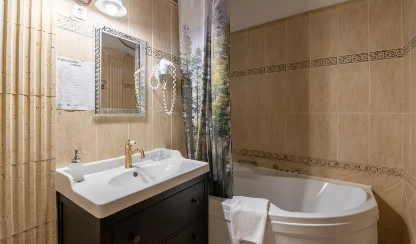 K�kapu Vad�szkast�ly �s Hotel & Apartments Nagyhuta - Nyugd�jas kedvezm�nyes �rak reggelis ell�t�ssal (1 �jszaka)