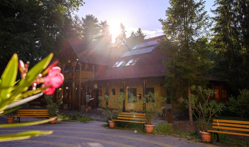 K�kapu Vad�szkast�ly �s Hotel & Apartments Nagyhuta - Nyugd�jas kedvezm�nyes �rak reggelis ell�t�ssal (1 �jszaka)