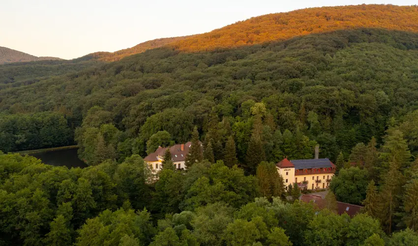 K�kapu Vad�szkast�ly �s Hotel & Apartments Nagyhuta - Nyugd�jas kedvezm�nyes �rak reggelis ell�t�ssal (1 �jszaka)