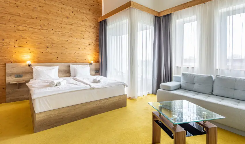 Krist�ly Hotel Konferencia & Wellness Ajka - Ajkai kalandoz�sok eg�sz napos Sobri Kalandpark bel�p�vel (min. 2 �j)