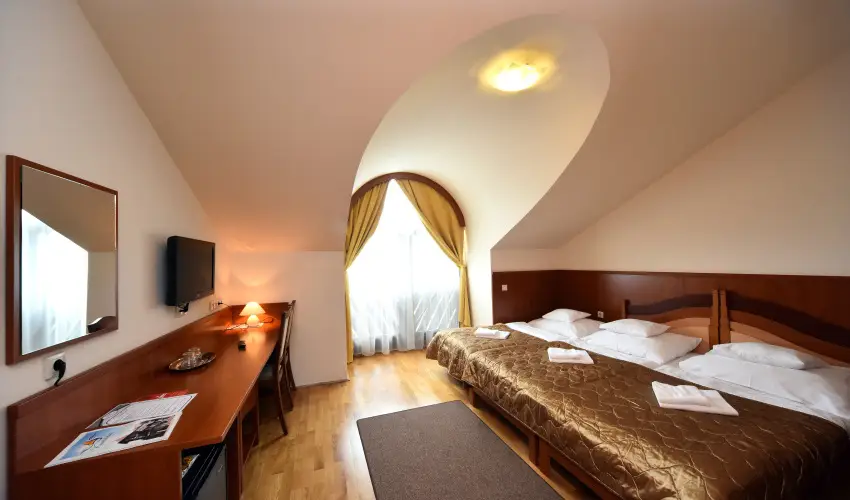 Hotel Kumnia Kisjszlls - Nyugdjas kedvezmnyes rak frdbelpvel (1 jtl)