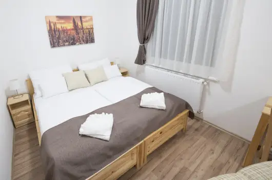 Land-Plan Hotel & Restaurant - Nyugdjas kedvezmnyes rak reggelis elltssal (1 jtl)