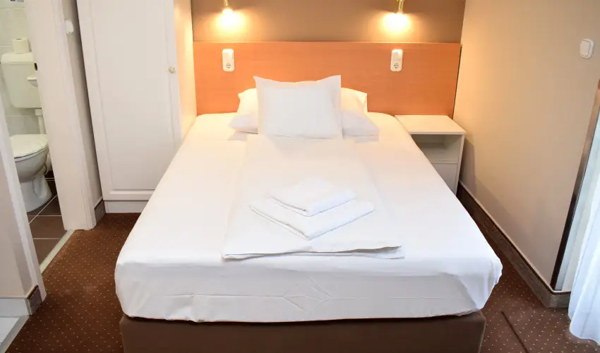L�dia Hotel Hark�ny Hark�ny - Nyugd�jas kedvezm�nyes �rak reggelis ell�t�ssal (min. 2 �j)