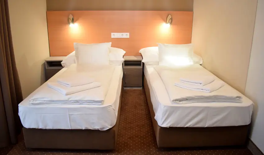L�dia Hotel Hark�ny Hark�ny - Nyugd�jas kedvezm�nyes �rak reggelis ell�t�ssal (min. 2 �j)