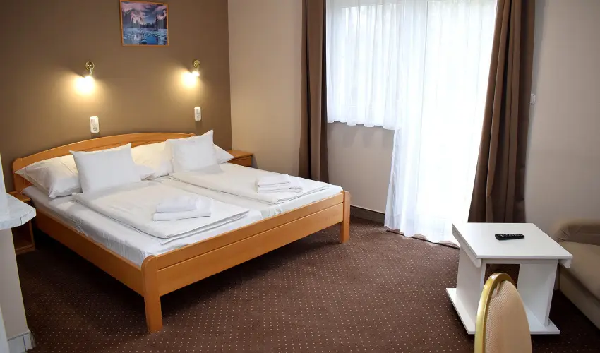 L�dia Hotel Hark�ny Hark�ny - Nyugd�jas kedvezm�nyes �rak reggelis ell�t�ssal (min. 2 �j)