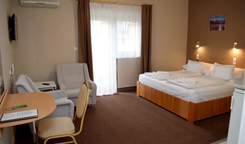 L�dia Hotel Hark�ny Hark�ny - Nyugd�jas kedvezm�nyes �rak reggelis ell�t�ssal (min. 2 �j)
