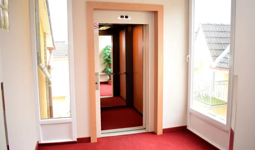 L�dia Hotel Hark�ny Hark�ny - Nyugd�jas kedvezm�nyes �rak reggelis ell�t�ssal (min. 2 �j)