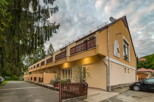 Lipicai Hotel - Nyugd�jas kedvezm�nyes �rak (1 �jt�l)