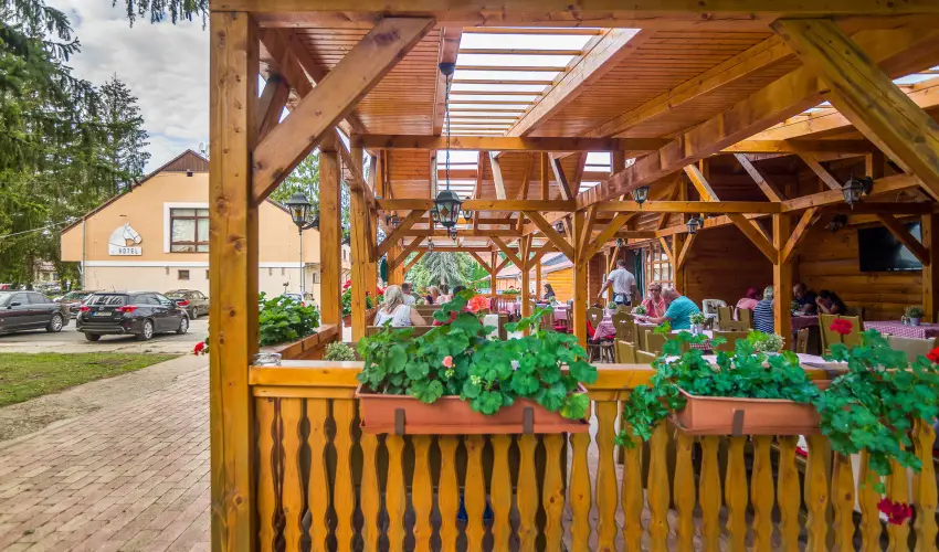 Lipicai Hotel Szilv�sv�rad - Nyugd�jas kedvezm�nyes �rak (1 �jt�l)