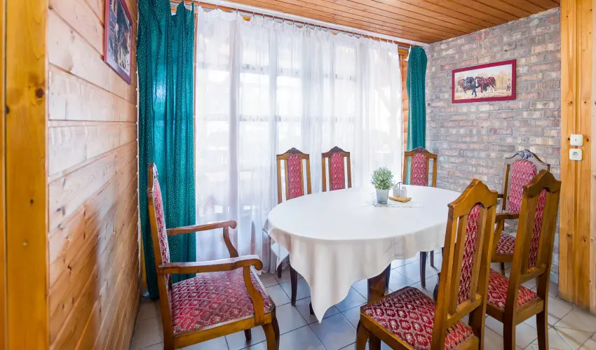 Lipicai Hotel Szilv�sv�rad - Nyugd�jas kedvezm�nyes �rak (1 �jt�l)