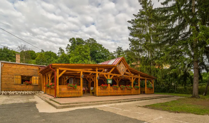 Lipicai Hotel Szilv�sv�rad - Nyugd�jas kedvezm�nyes �rak (1 �jt�l)