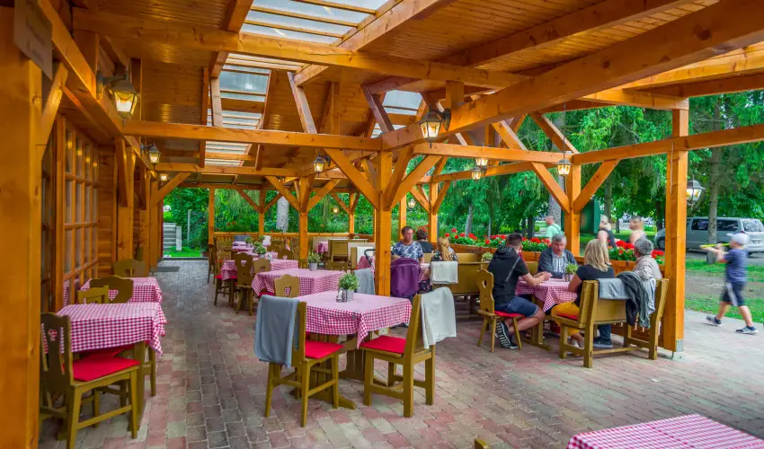 Lipicai Hotel Szilv�sv�rad - Nyugd�jas kedvezm�nyes �rak (1 �jt�l)