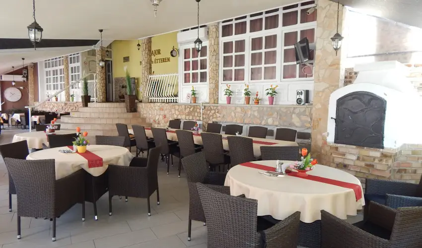 Major Panzi & tterem Hajdszoboszl - Nyugdjas kedvezmnyes rak reggelis elltssal (1 jtl)