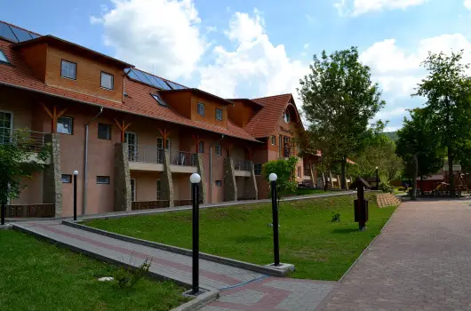 Malomkert Hotel - Nyugd�jas kedvezm�nyes �rak reggelis ell�t�ssal (1 �jt�l)