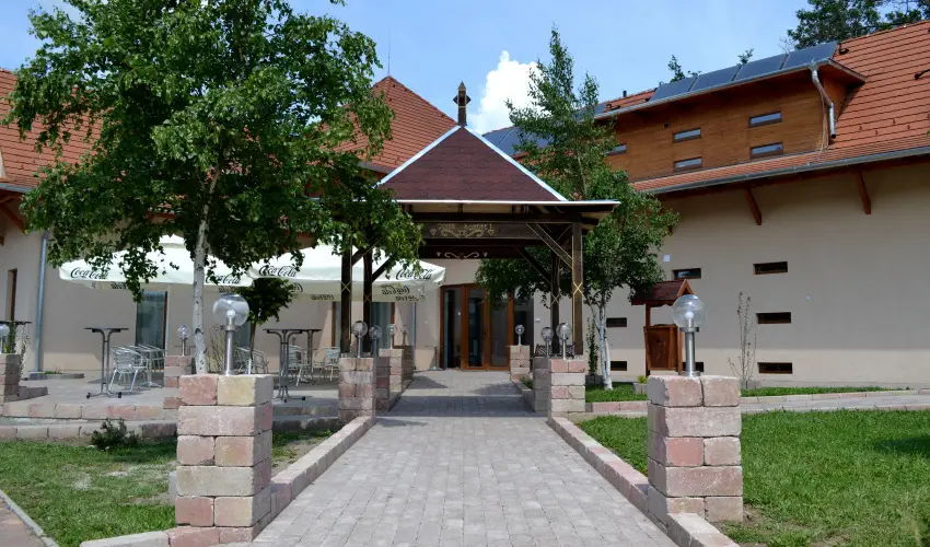 Malomkert Hotel Nagyb�rzs�ny - Nyugd�jas kedvezm�nyes �rak reggelis ell�t�ssal (1 �jt�l)