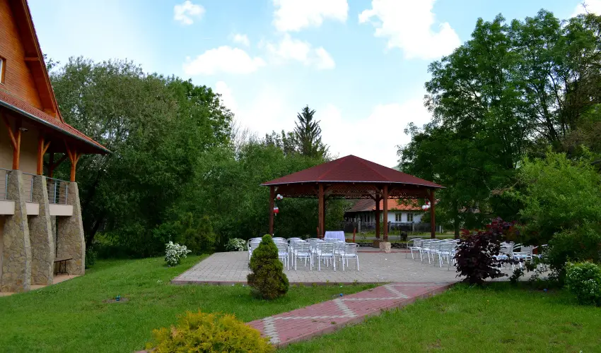 Malomkert Hotel Nagyb�rzs�ny - Nyugd�jas kedvezm�nyes �rak reggelis ell�t�ssal (1 �jt�l)