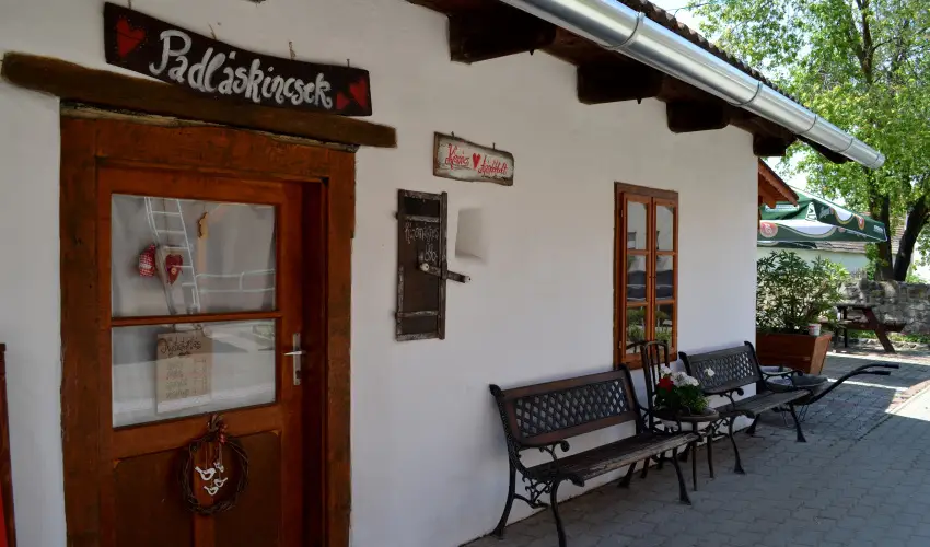Malomkert Hotel Nagyb�rzs�ny - Nyugd�jas kedvezm�nyes �rak reggelis ell�t�ssal (1 �jt�l)