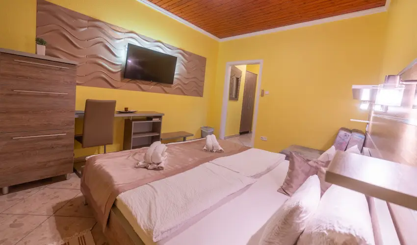 Mrvny Panzi Hajdszoboszl - Nyugdjas kedvezmnyes rak (1 jtl)