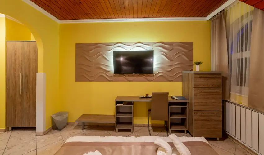 Mrvny Panzi Hajdszoboszl - Nyugdjas kedvezmnyes rak (1 jtl)