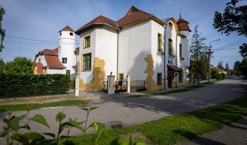 Meller Kastly Villa Csurg - Nyugdjas ajnlat a kastlyban (min. 2 j)