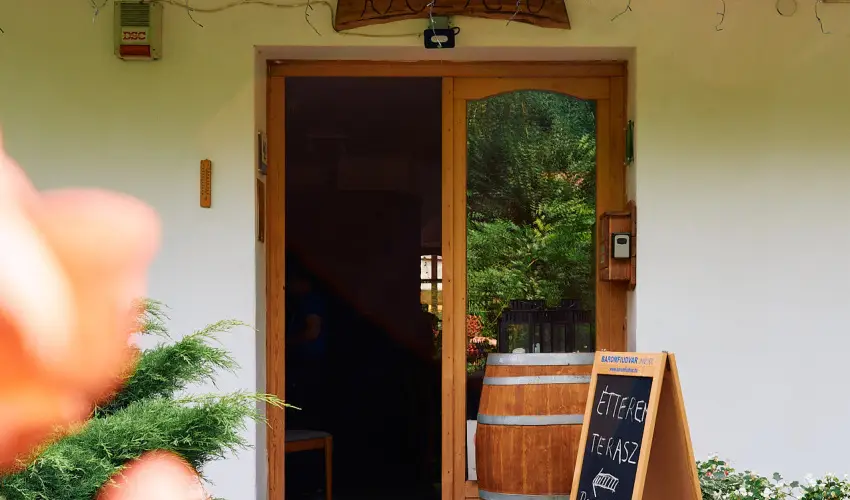 ko-Park Panzi Szarvask - Nyugdjas kedvezmnyes rak reggelis elltssal (1 jtl)