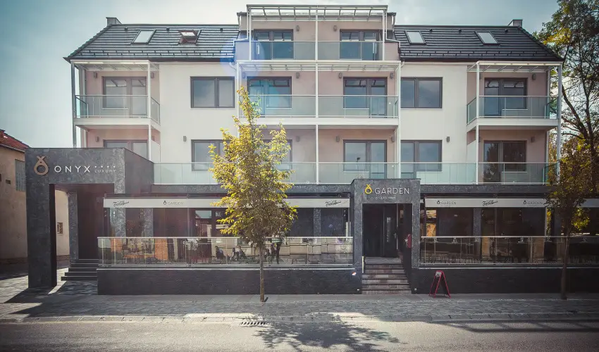 Onyx Luxury Srvr Srvr - Kedvezmnyes ajnlat (min. 2 j)