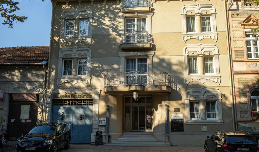 reg Miskolcz Hotel Miskolc - Nyugdjas kedvezmnyes rak frdbelpvel (1 jtl)