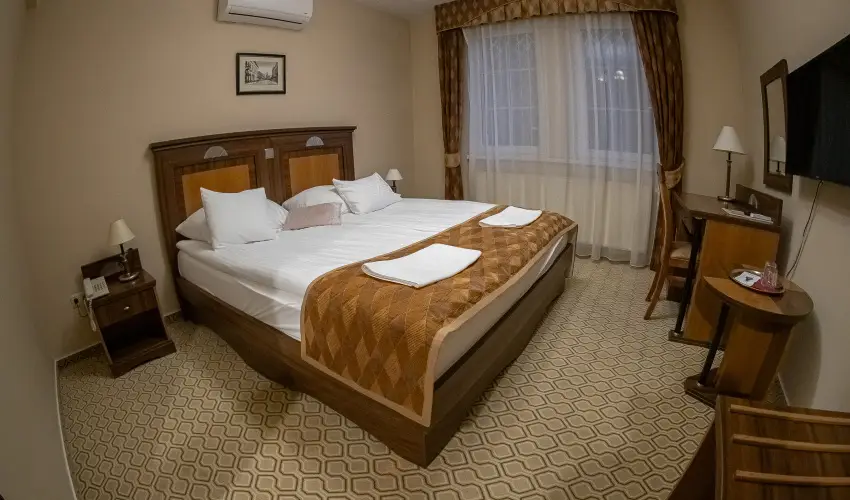 reg Miskolcz Hotel Miskolc - Nyugdjas kedvezmnyes rak frdbelpvel (1 jtl)