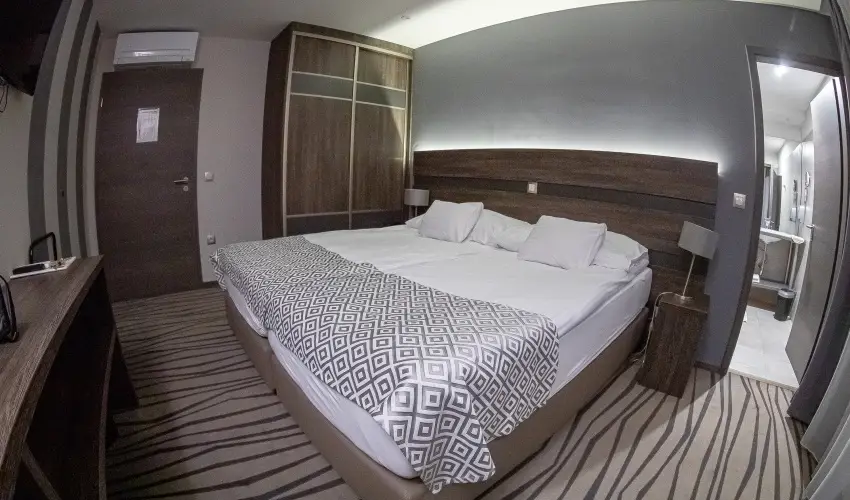 reg Miskolcz Hotel Miskolc - Nyugdjas kedvezmnyes rak frdbelpvel (1 jtl)