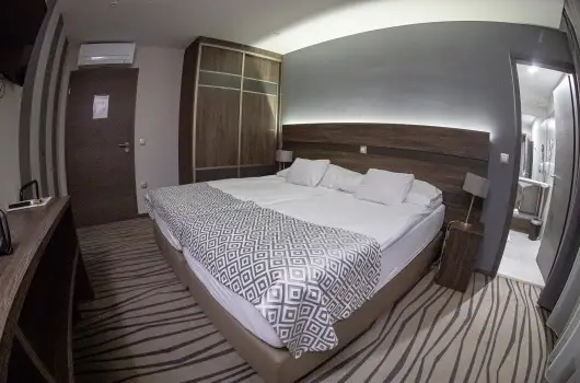 reg Miskolcz Hotel - Nyugdjas kedvezmnyes rak frdbelpvel (1 jtl)