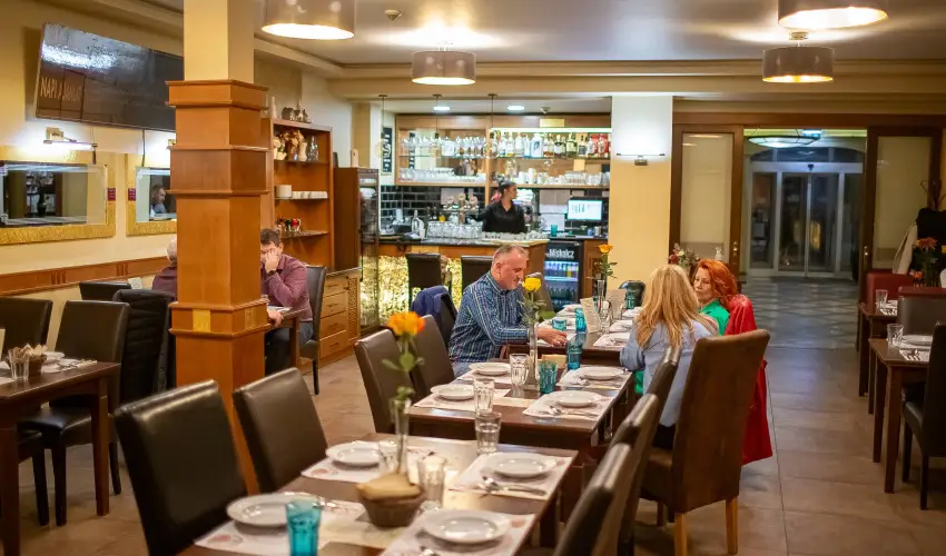 reg Miskolcz Hotel Miskolc - Nyugdjas kedvezmnyes rak frdbelpvel (1 jtl)