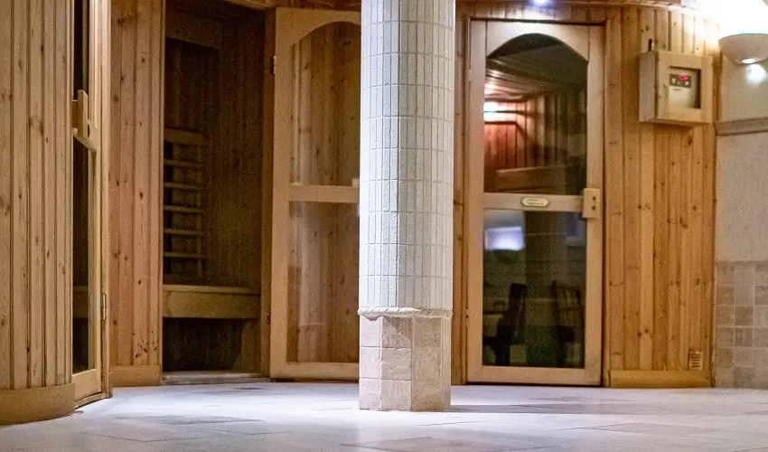 reg Miskolcz Hotel Miskolc - Nyugdjas kedvezmnyes rak frdbelpvel (1 jtl)