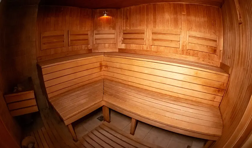 reg Miskolcz Hotel Miskolc - Nyugdjas kedvezmnyes rak frdbelpvel (1 jtl)